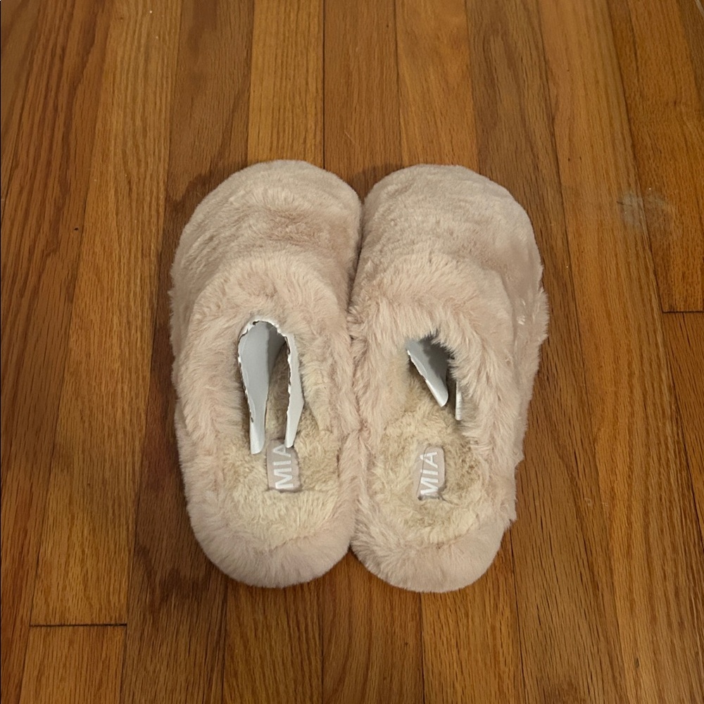 MIA Pink Slip Ons